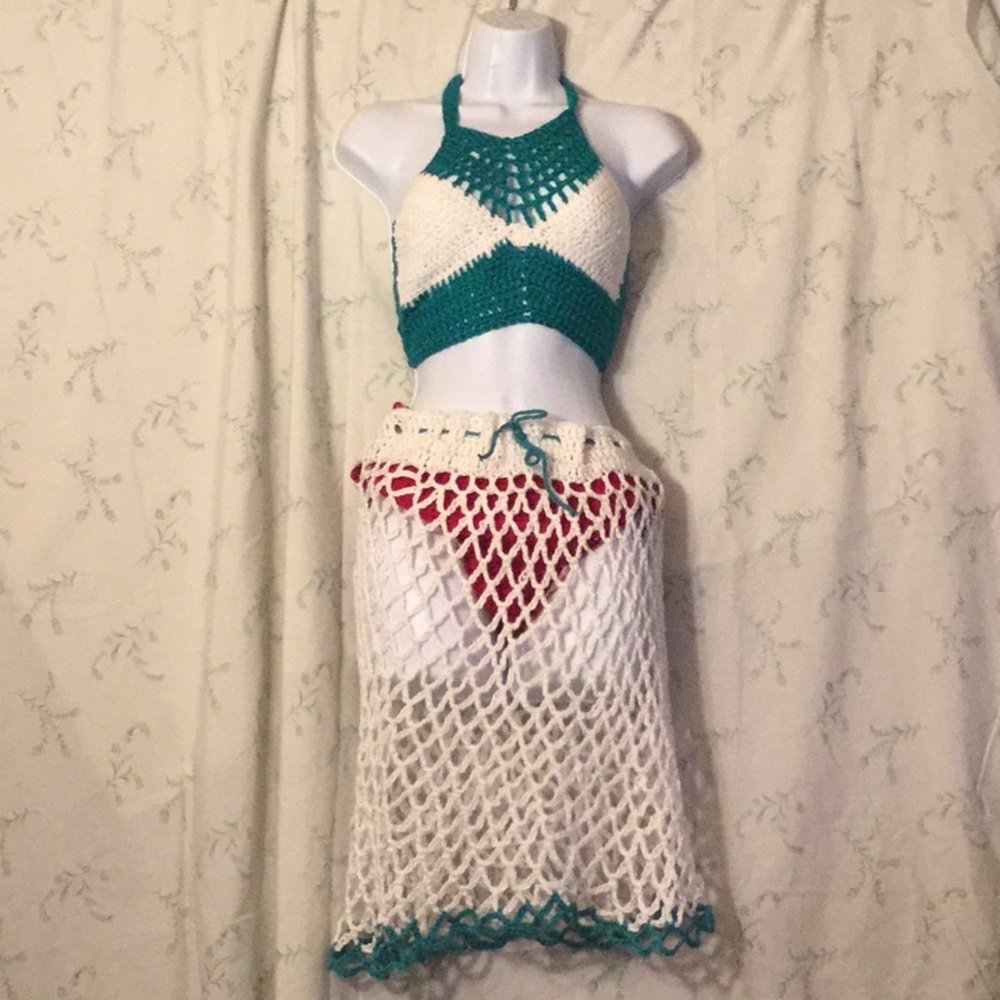 White and turquoise 2-piece beach wear